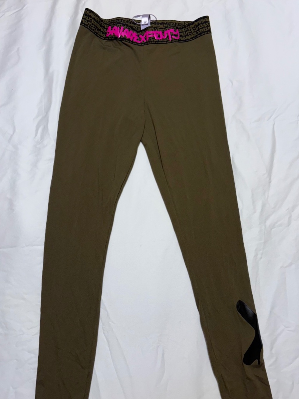 Savage X Fenty Olive Green Graphic Leggings Size M NWOT Streetwear Athleisure